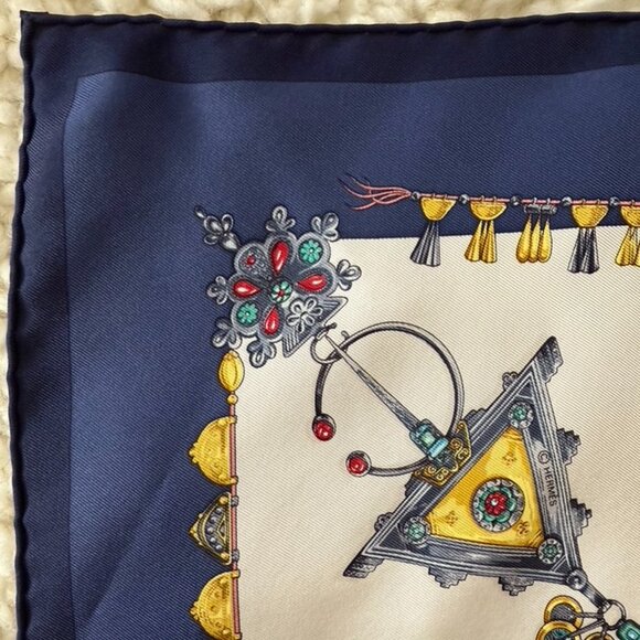 Authentic Hermès “Parures des Sables" Silk Scarf - Picture 4 of 12